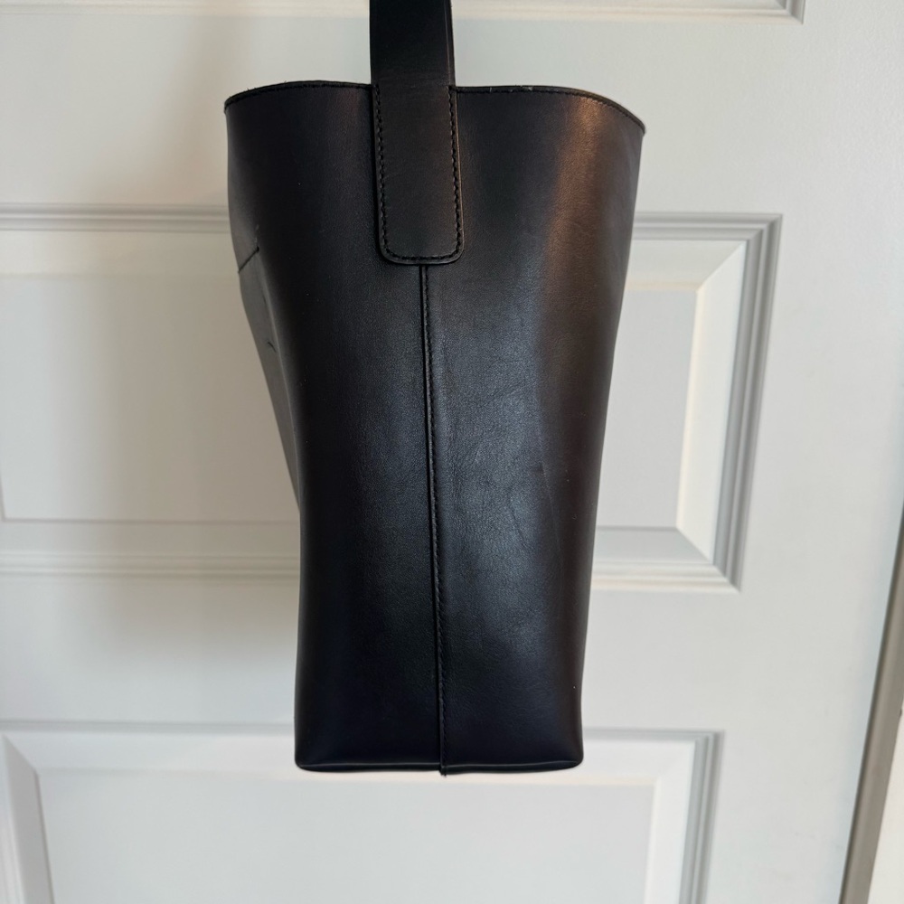 Madewell Essential Medium Bucket tote - Picture 4 of 11